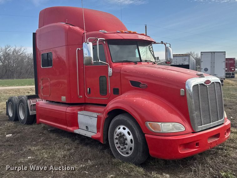 image for item FB0956 2013 Peterbilt 386 semi truck