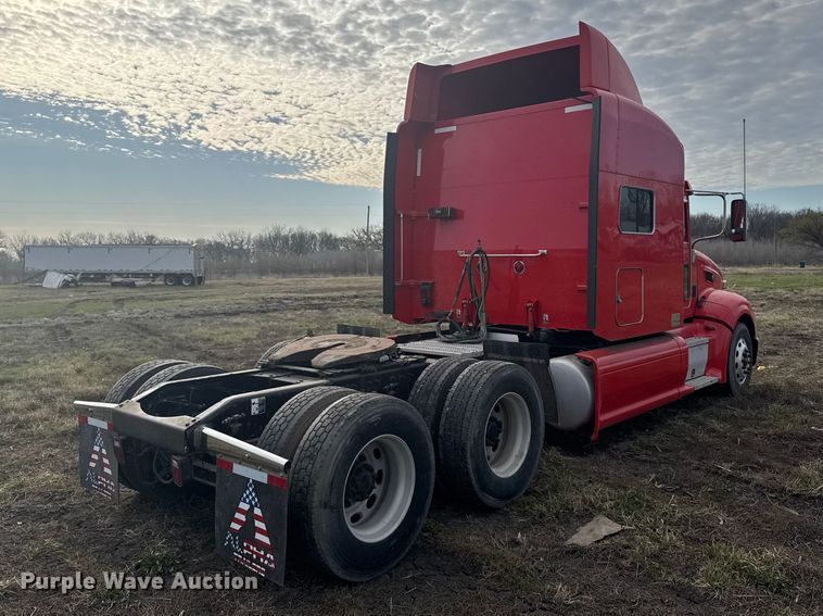 image for item FB0956 2013 Peterbilt 386 semi truck