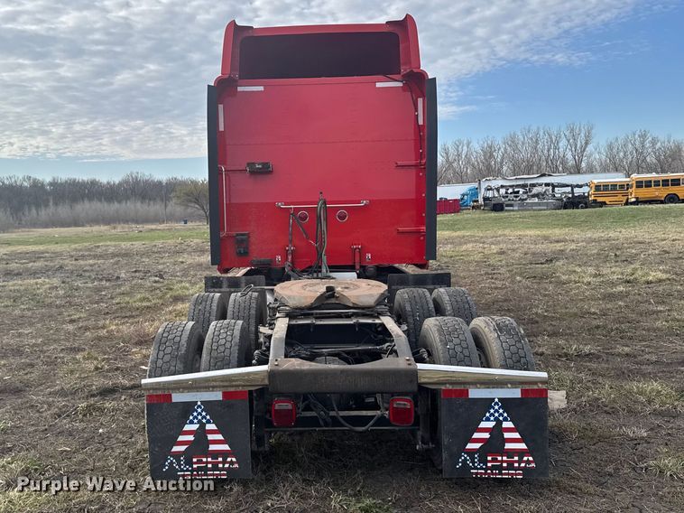 image for item FB0956 2013 Peterbilt 386 semi truck