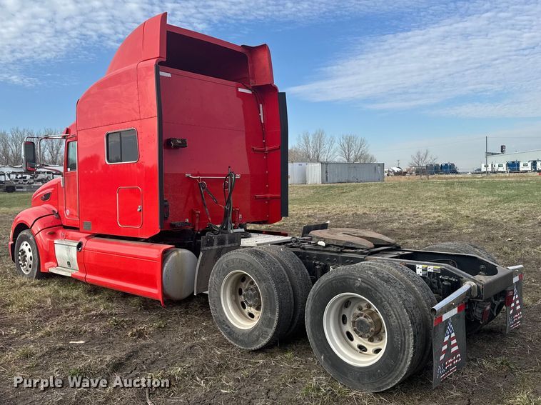 image for item FB0956 2013 Peterbilt 386 semi truck