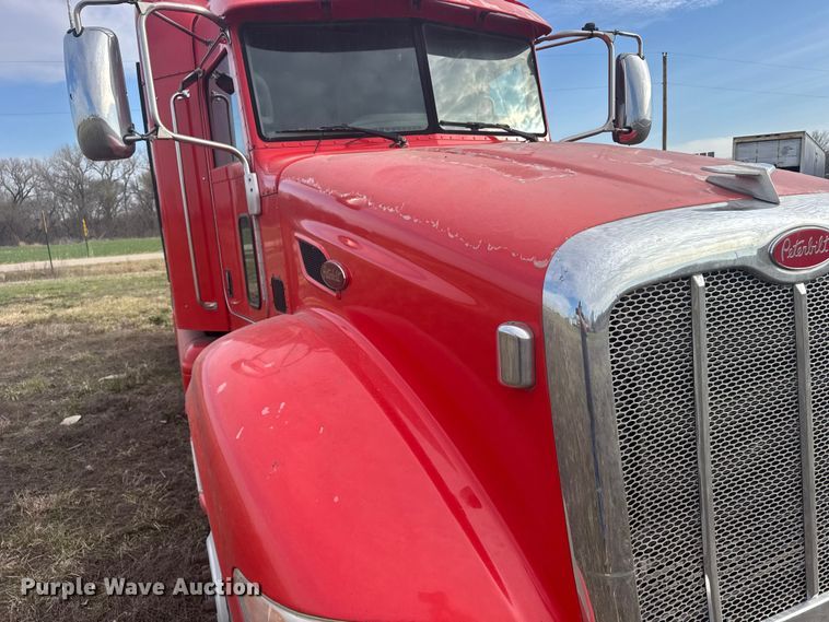 image for item FB0956 2013 Peterbilt 386 semi truck