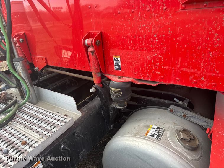 image for item FB0956 2013 Peterbilt 386 semi truck