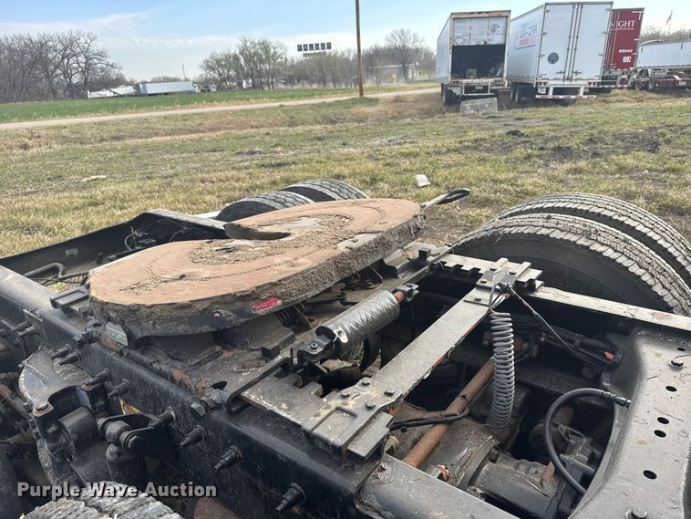 image for item FB0956 2013 Peterbilt 386 semi truck