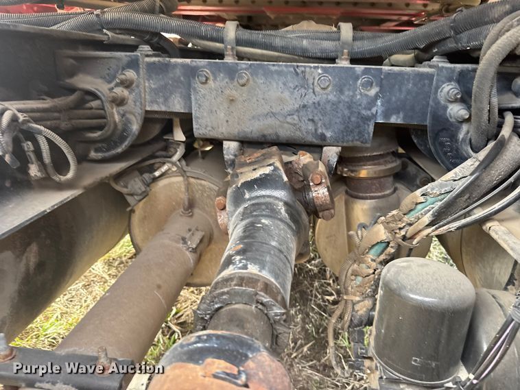 image for item FB0956 2013 Peterbilt 386 semi truck