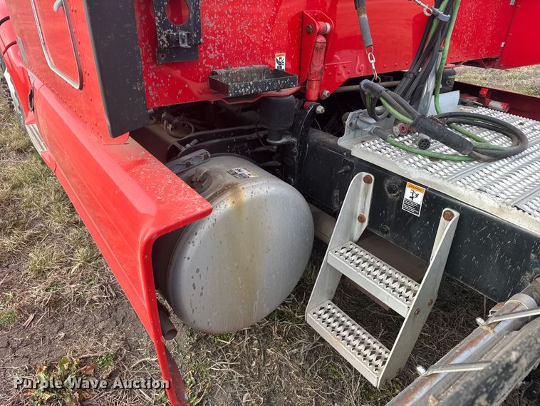 image for item FB0956 2013 Peterbilt 386 semi truck