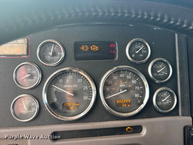 image for item FB0956 2013 Peterbilt 386 semi truck