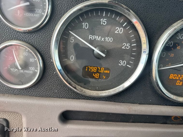 image for item FB0956 2013 Peterbilt 386 semi truck