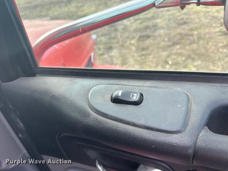 image for item FB0956 2013 Peterbilt 386 semi truck