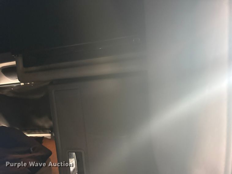 image for item FB0956 2013 Peterbilt 386 semi truck