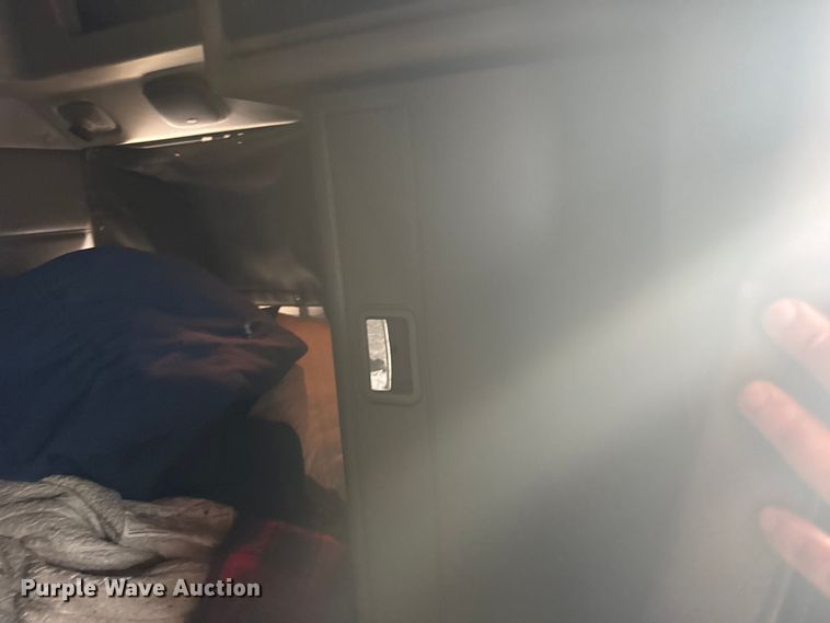 image for item FB0956 2013 Peterbilt 386 semi truck