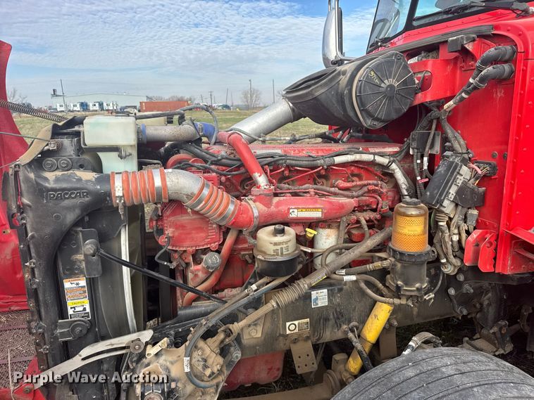 image for item FB0956 2013 Peterbilt 386 semi truck