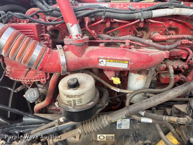 image for item FB0956 2013 Peterbilt 386 semi truck