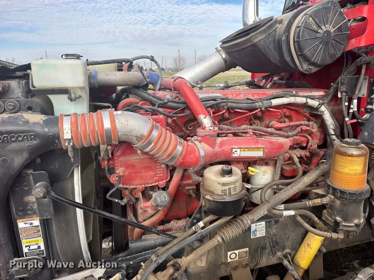 image for item FB0956 2013 Peterbilt 386 semi truck