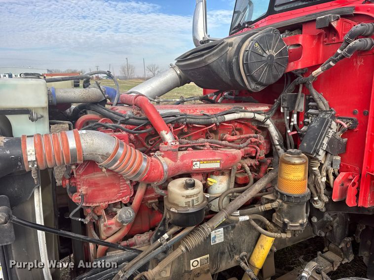 image for item FB0956 2013 Peterbilt 386 semi truck