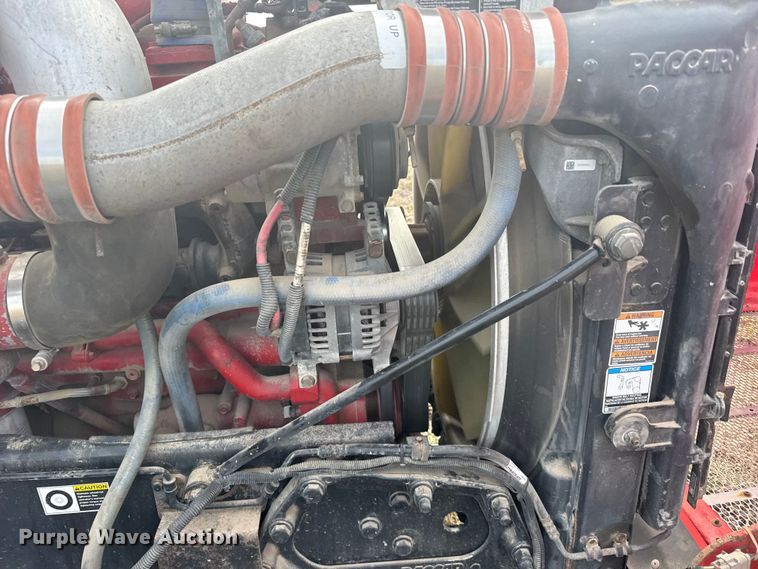 image for item FB0956 2013 Peterbilt 386 semi truck