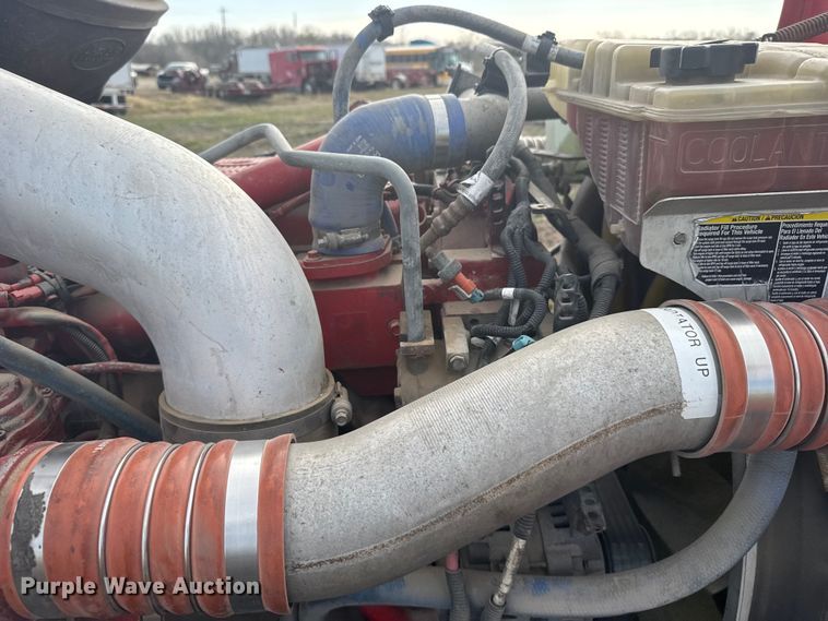 image for item FB0956 2013 Peterbilt 386 semi truck