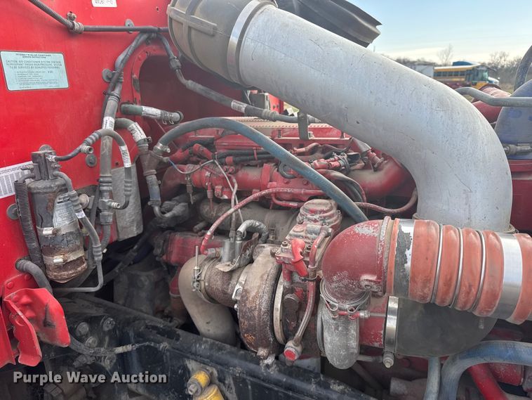 image for item FB0956 2013 Peterbilt 386 semi truck