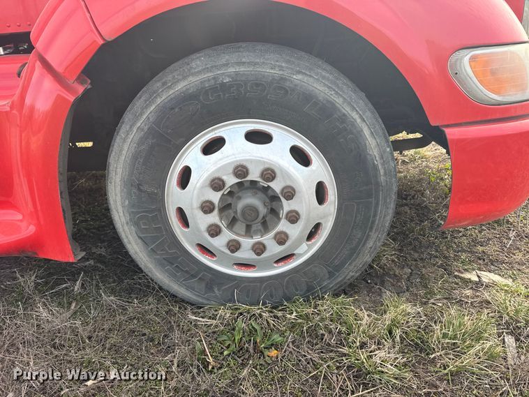 image for item FB0956 2013 Peterbilt 386 semi truck