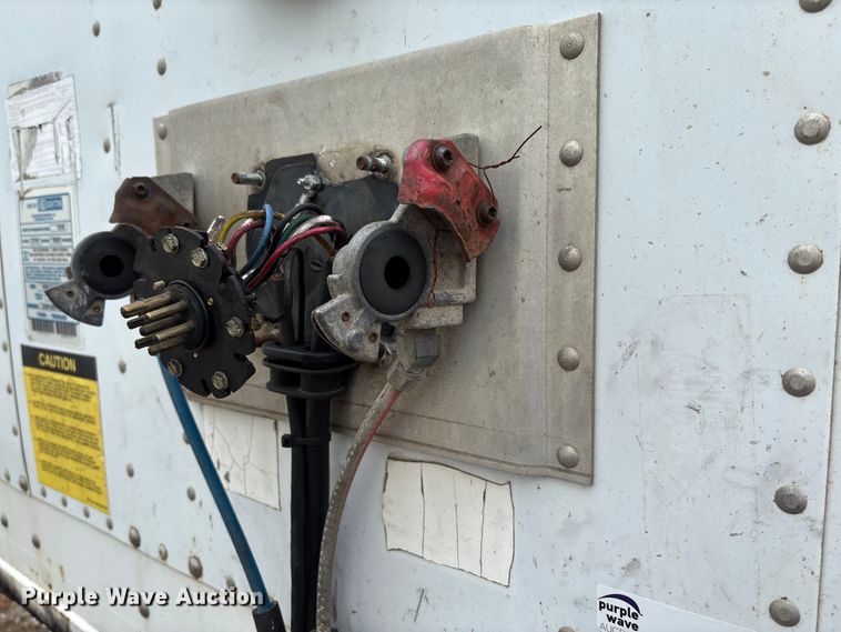 image for item FB3211 2006 Stoughton AVW-535T-S-C-AR dry van trailer