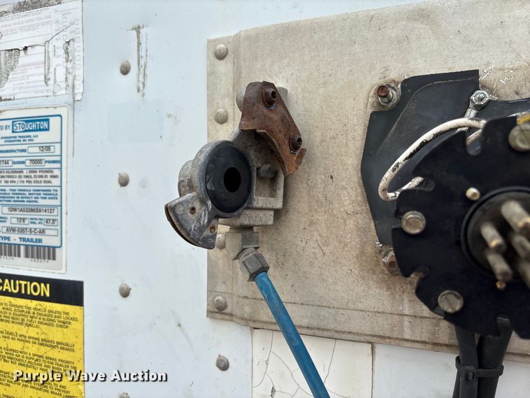 image for item FB3211 2006 Stoughton AVW-535T-S-C-AR dry van trailer