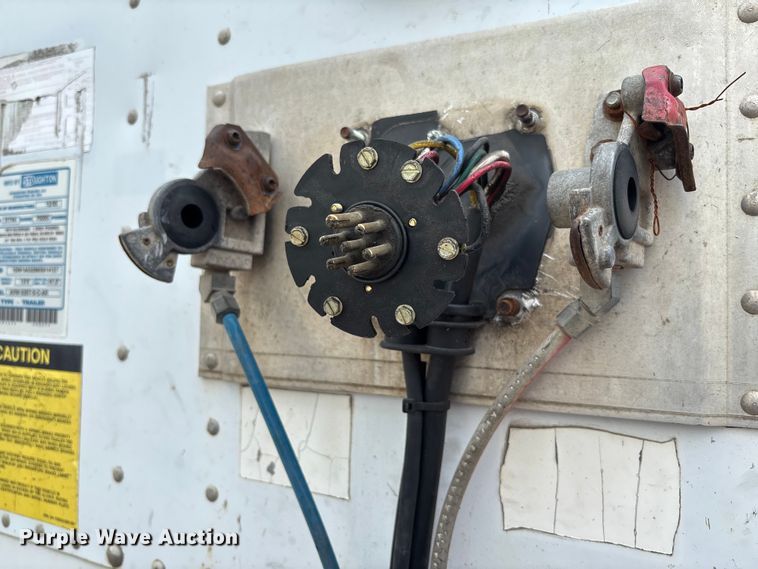 image for item FB3211 2006 Stoughton AVW-535T-S-C-AR dry van trailer