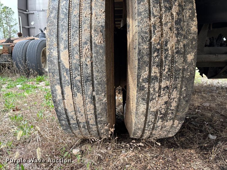 image for item FB3211 2006 Stoughton AVW-535T-S-C-AR dry van trailer