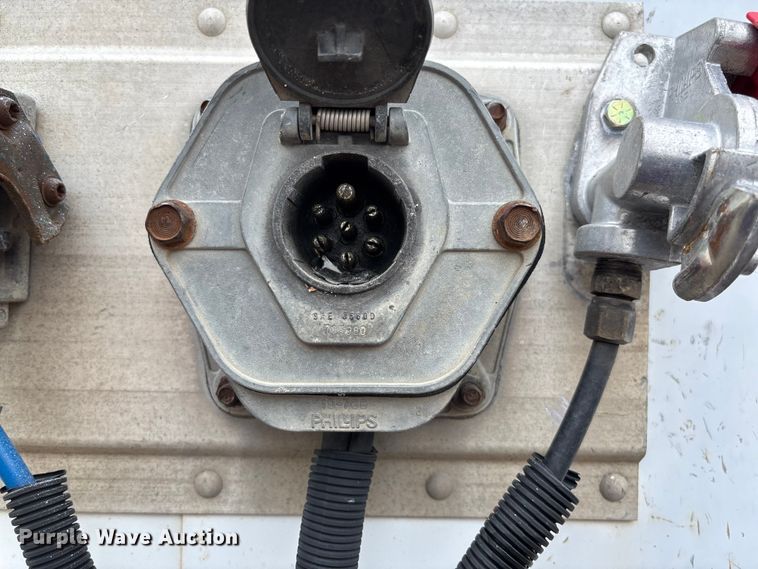 image for item FB3212 2006 Utility VS2DC Van trailer