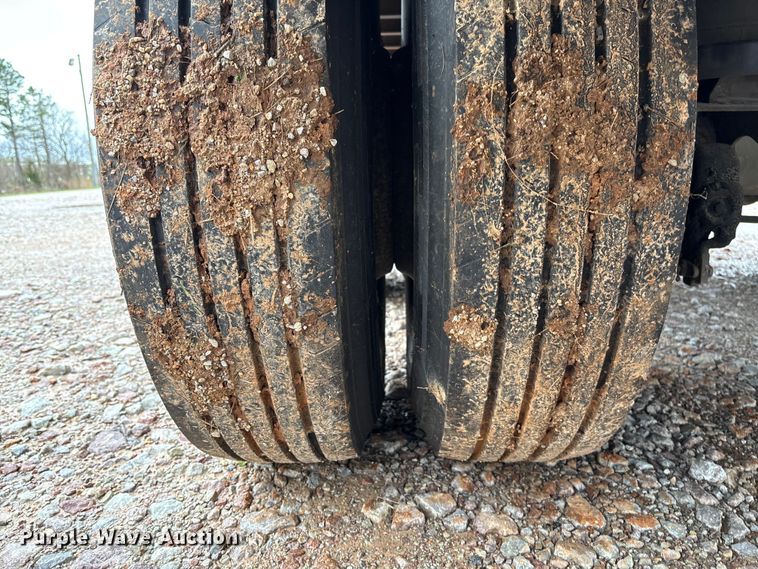 image for item FB3213 2000 Wabash National DVCVHPC dry van trailer