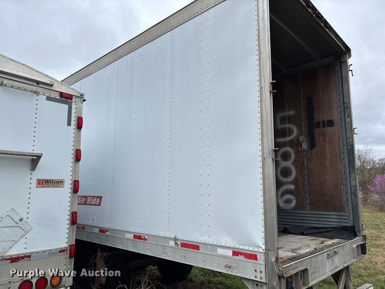 image for item FB3214 2006 Utility VS2DC dry van trailer