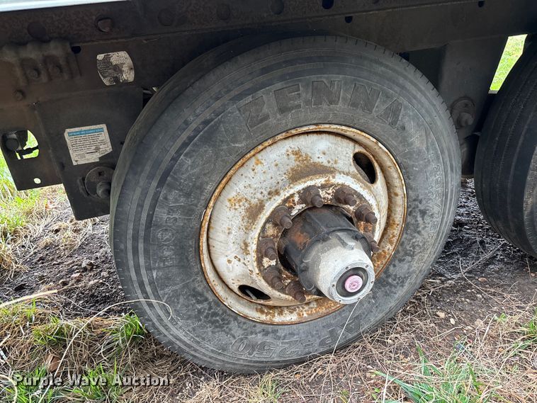 image for item FB3214 2006 Utility VS2DC dry van trailer