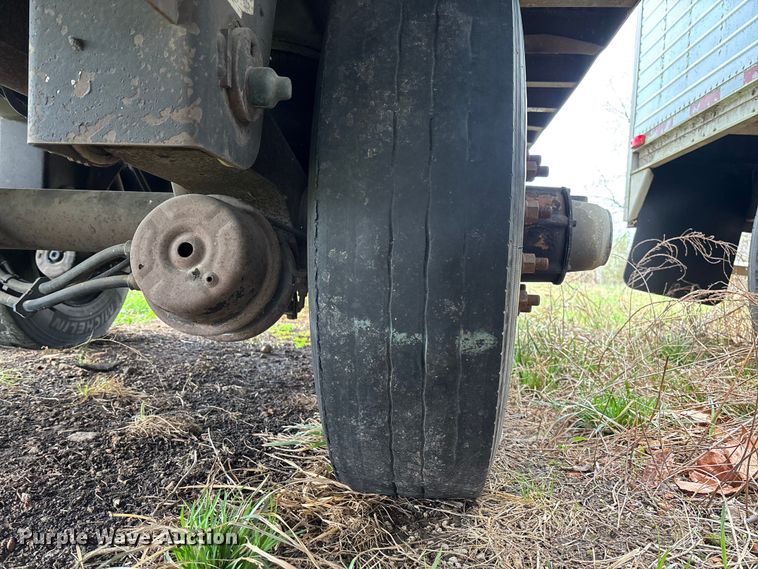 image for item FB3214 2006 Utility VS2DC dry van trailer