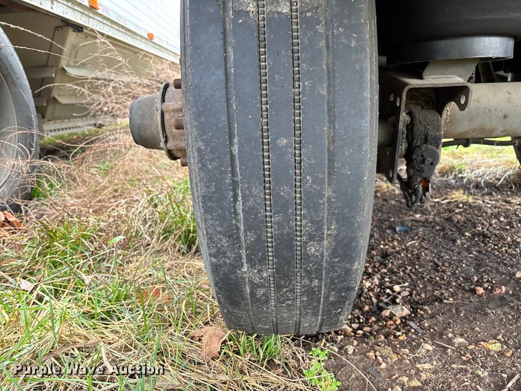 image for item FB3214 2006 Utility VS2DC dry van trailer