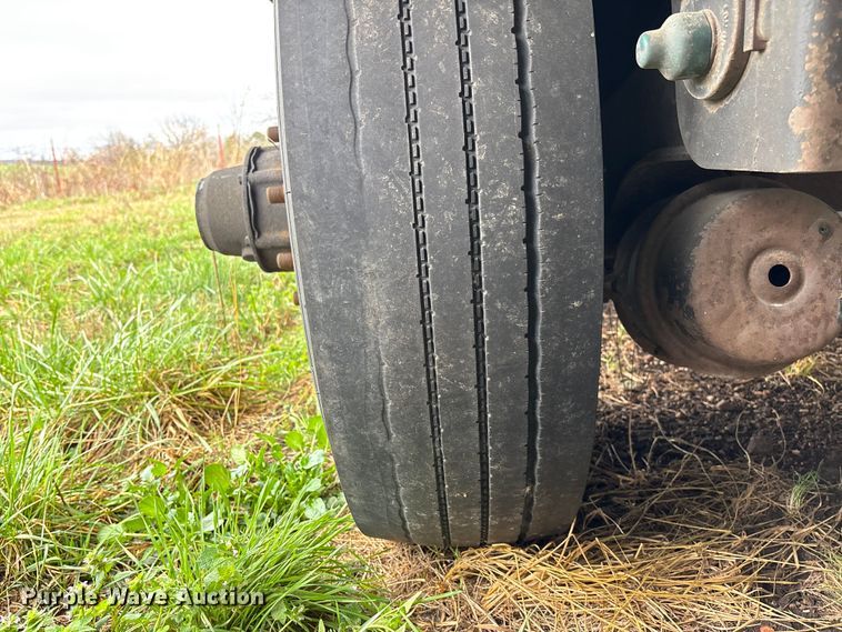 image for item FB3214 2006 Utility VS2DC dry van trailer