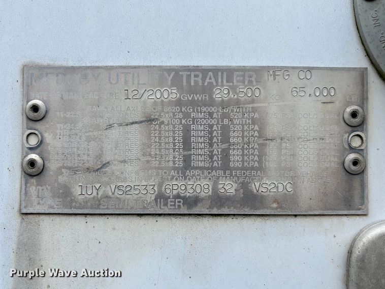 image for item FB3214 2006 Utility VS2DC dry van trailer