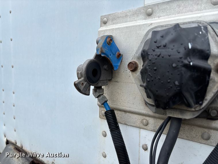 image for item FB3215 2006 Utility VS2DC dry van trailer