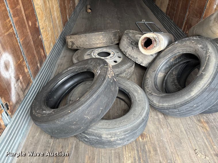 image for item FB3215 2006 Utility VS2DC dry van trailer