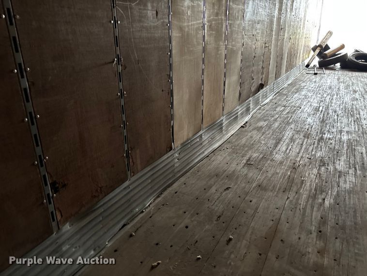 image for item FB3215 2006 Utility VS2DC dry van trailer