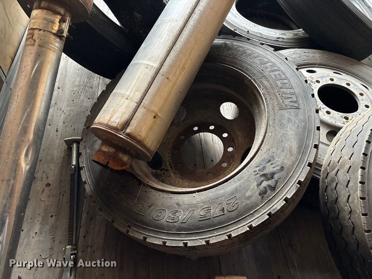 image for item FB3215 2006 Utility VS2DC dry van trailer