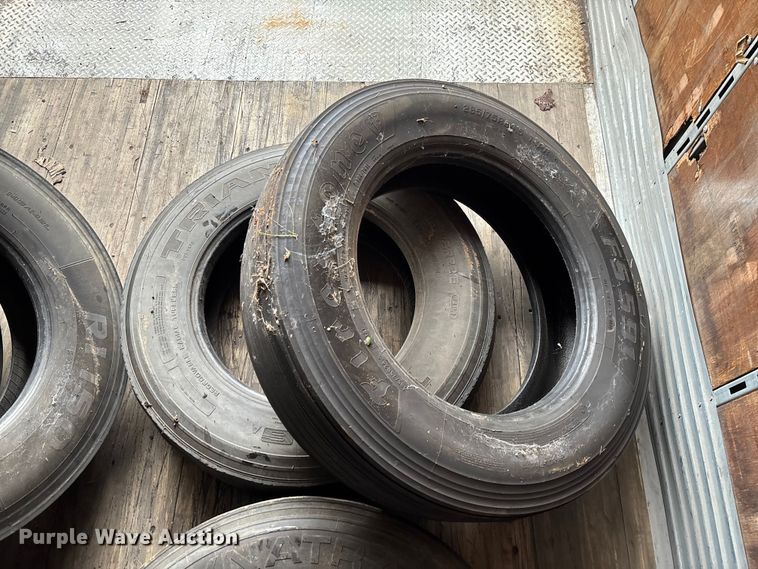 image for item FB3215 2006 Utility VS2DC dry van trailer