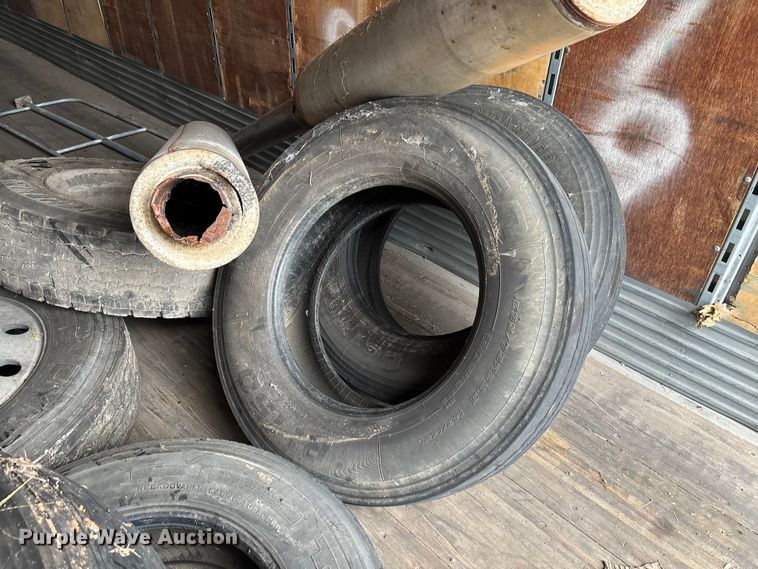 image for item FB3215 2006 Utility VS2DC dry van trailer