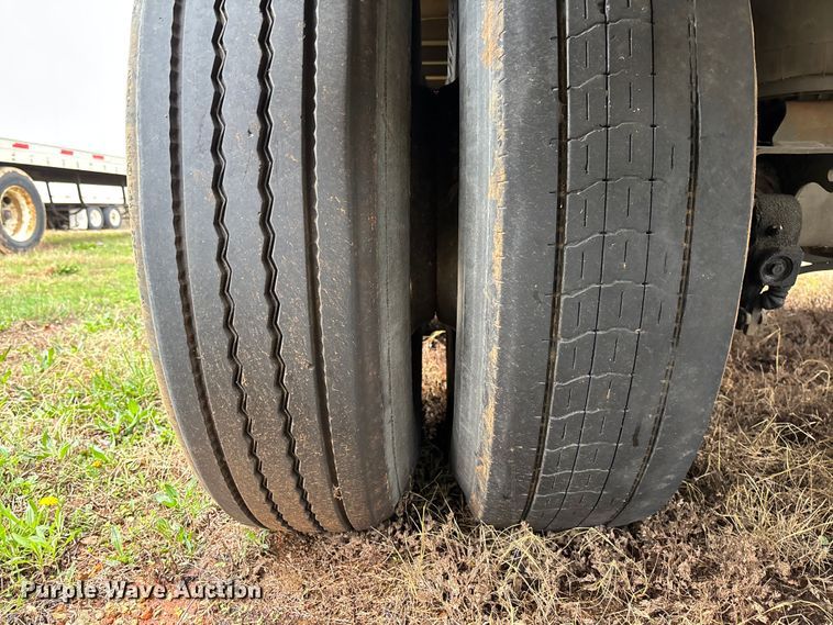 image for item FB3215 2006 Utility VS2DC dry van trailer