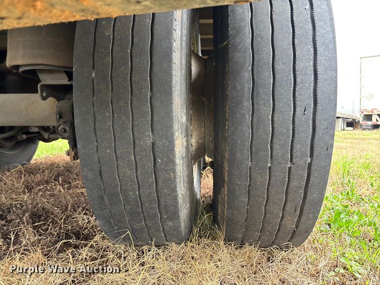 image for item FB3215 2006 Utility VS2DC dry van trailer