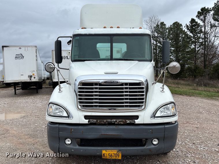 image for item FB3216 2009 Freightliner Columbia 120 semi truck