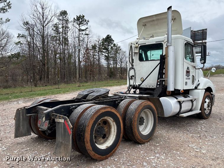 image for item FB3216 2009 Freightliner Columbia 120 semi truck