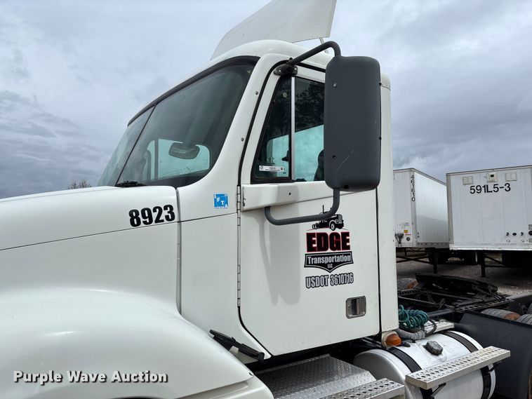 image for item FB3216 2009 Freightliner Columbia 120 semi truck