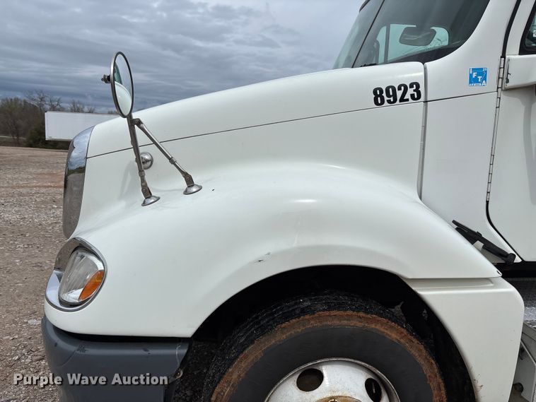 image for item FB3216 2009 Freightliner Columbia 120 semi truck