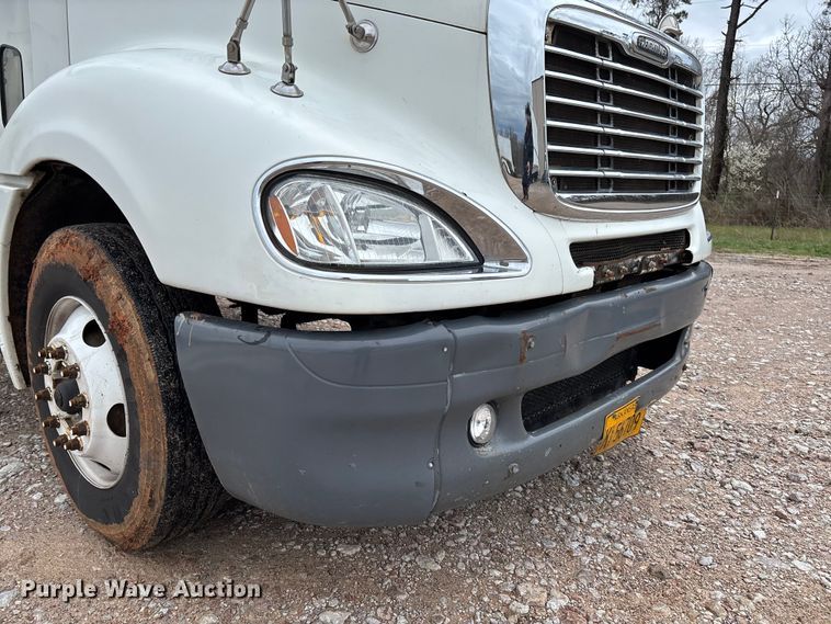 image for item FB3216 2009 Freightliner Columbia 120 semi truck