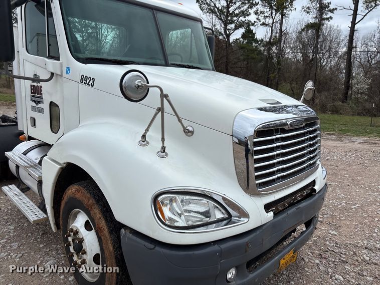 image for item FB3216 2009 Freightliner Columbia 120 semi truck