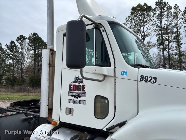 image for item FB3216 2009 Freightliner Columbia 120 semi truck
