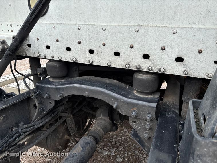 image for item FB3216 2009 Freightliner Columbia 120 semi truck